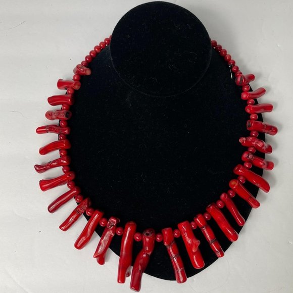VINTAGE GENUINE RED CORAL BIB TOGGLE NECKLACE - Picture 1 of 8